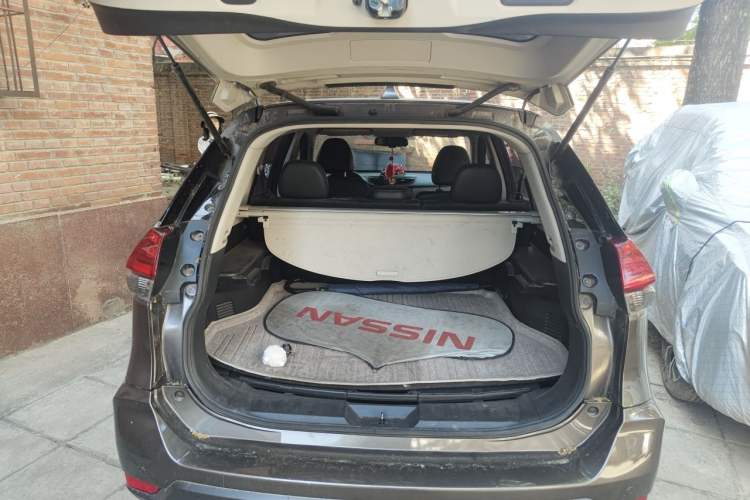 Used Nissan X-Trail 2017 2.0L CVT Comfort Edition 2WD Trunk