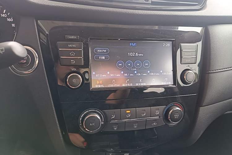 Used Nissan X-Trail 2017 2.0L CVT Comfort Edition 2WD Audio And AC Panel