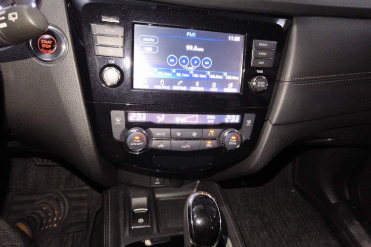Used Nissan X-Trail 2017 2.5L CVT Luxury Edition 4WD Audio And AC Panel