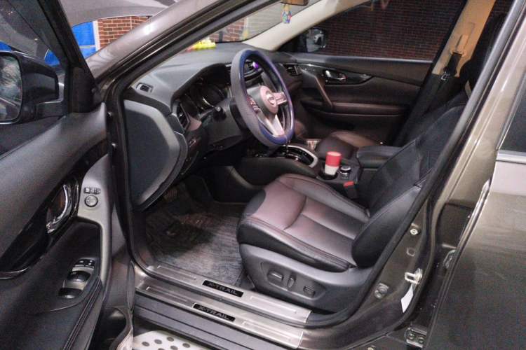 Used Nissan X-Trail 2017 2.5L CVT Luxury Edition 4WD Driver Seat