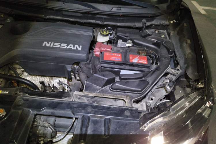 Used Nissan X-Trail 2017 2.5L CVT Luxury Edition 4WD Engine Bay Left