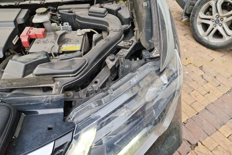 Used Nissan X-Trail 2017 2.0L CVT Comfort Edition 2WD Engine Bay Left