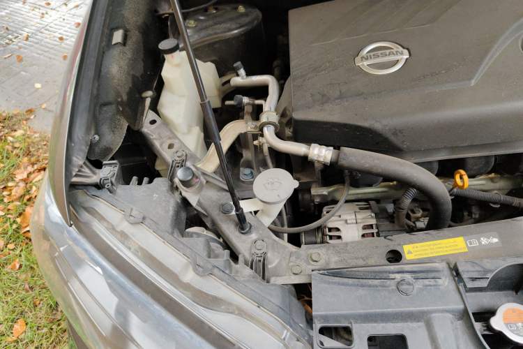 Used Nissan X-Trail 2017 2.0L CVT Comfort Edition 2WD Engine Bay Right