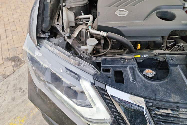 Used Nissan X-Trail 2017 2.0L CVT Comfort Edition 2WD Engine Bay Right