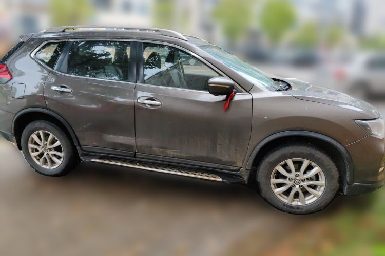 Used Nissan X-Trail 2017 2.0L CVT Comfort Edition 2WD Front Right 45 Deg