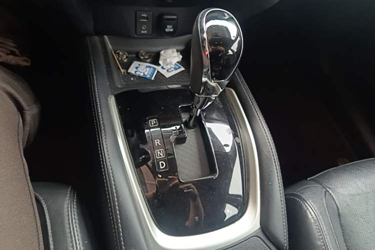 Used Nissan X-Trail 2017 2.0L CVT Comfort Edition 2WD Gear Lever