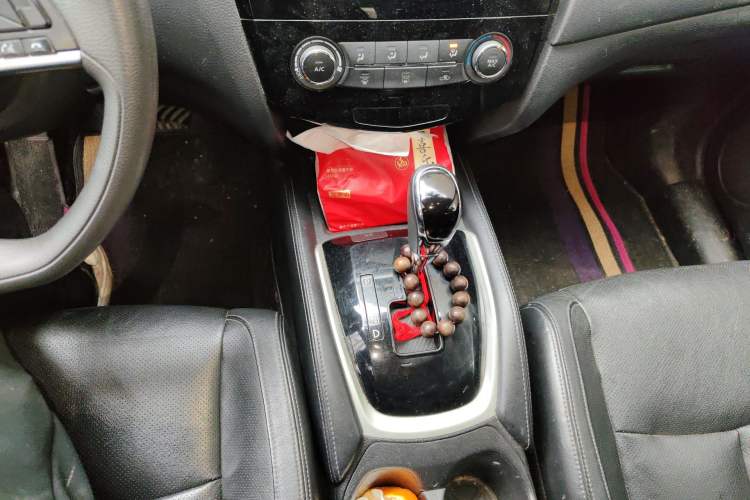 Used Nissan X-Trail 2017 2.0L CVT Comfort Edition 2WD Gear Lever