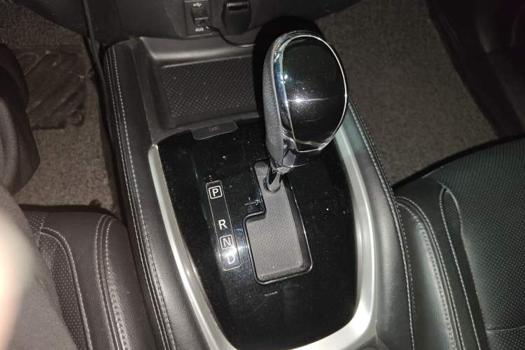 Used Nissan X-Trail 2017 2.0L CVT Comfort Edition 2WD Gear Lever