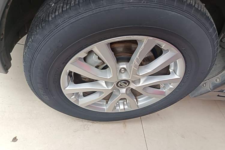 Used Nissan X-Trail 2017 2.0L CVT Comfort Edition 2WD Left Front Wheel Hub