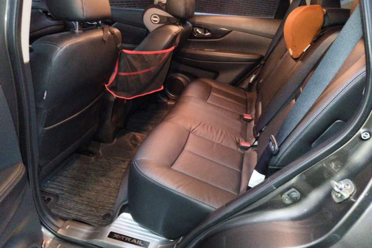 Used Nissan X-Trail 2017 2.5L CVT Luxury Edition 4WD Left Rear Seat