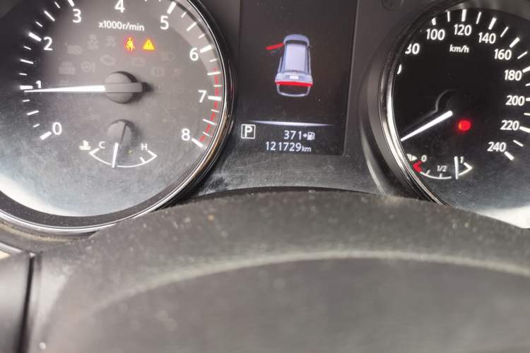 Used Nissan X-Trail 2017 2.5L CVT 7-Seater Leading Edition 4WD Odometer Close Up