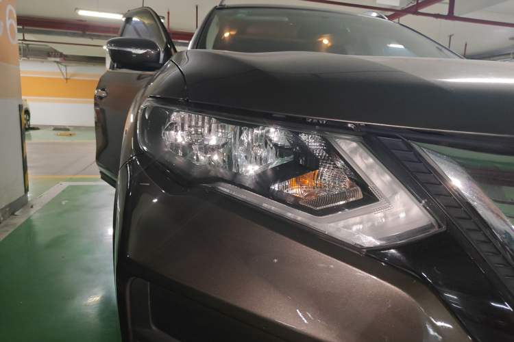 Used Nissan X-Trail 2017 2.0L CVT Comfort Edition 2WD Right Front Headlight
