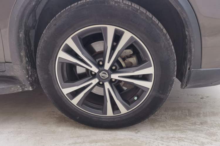 Used Nissan X-Trail 2017 2.5L CVT 7-Seater Leading Edition 4WD Right Front Wheel Hub