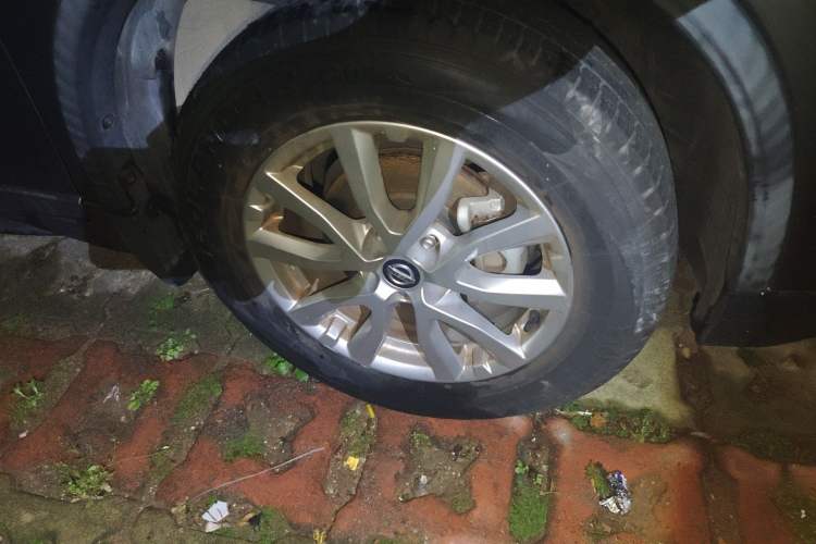 Used Nissan X-Trail 2017 2.0L CVT Comfort Edition 2WD Right Front Wheel Hub