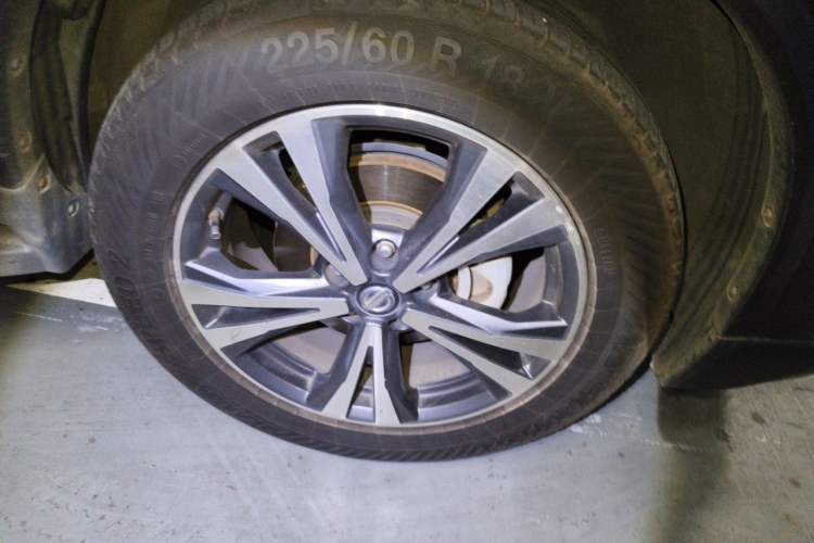 Used Nissan X-Trail 2017 2.5L CVT Luxury Edition 4WD Right Front Wheel Hub