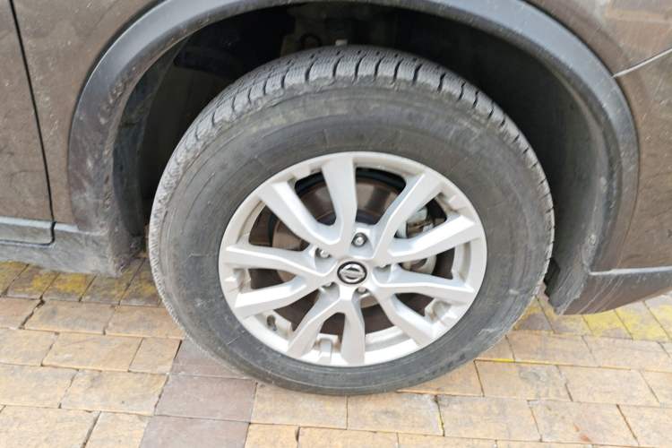 Used Nissan X-Trail 2017 2.0L CVT Comfort Edition 2WD Right Front Wheel Hub