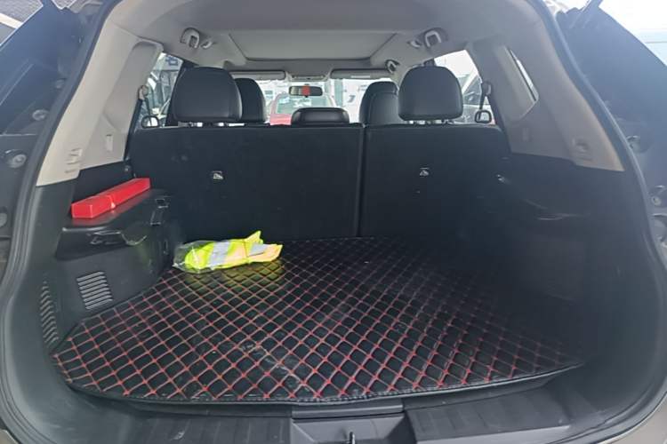 Used Nissan X-Trail 2017 2.0L CVT Comfort Edition 2WD Trunk