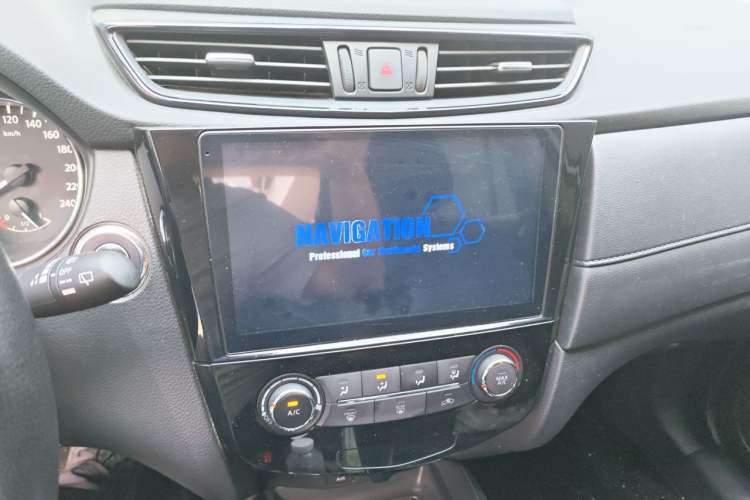 Used Nissan X-Trail 2017 2.0L CVT Comfort Edition 2WD Audio And AC Panel