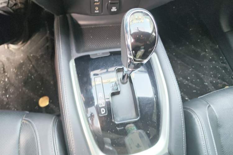 Used Nissan X-Trail 2017 2.0L CVT Comfort Edition 2WD Gear Lever