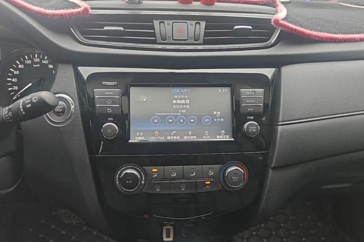 Used Nissan X-Trail 2017 2.0L CVT Comfort Edition 2WD Audio And AC Panel