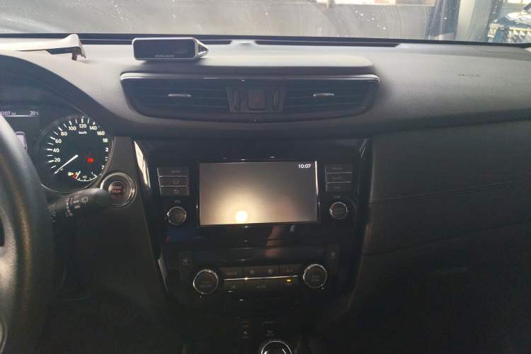 Used Nissan X-Trail 2017 2.5L CVT Leading Edition 4WD Audio And AC Panel