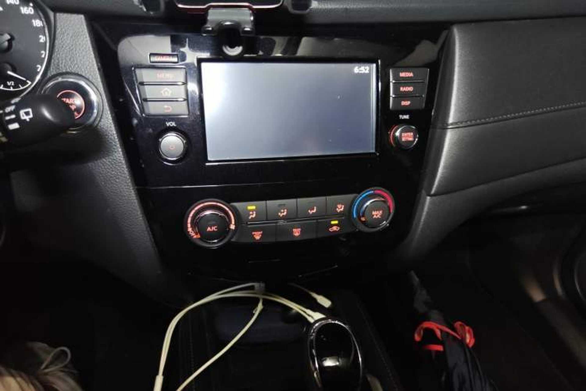 Used Nissan X-Trail 2017 2.0L CVT Comfort Edition 2WD Audio And AC Panel