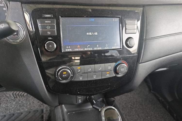 Used Nissan X-Trail 2017 2.0L CVT Comfort Edition 2WD Audio And AC Panel