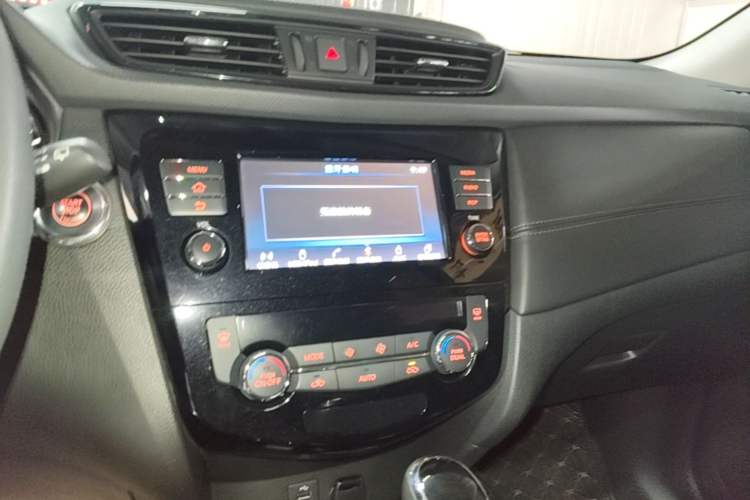 Used Nissan X-Trail 2017 2.5L CVT Leading Edition 4WD Audio And AC Panel