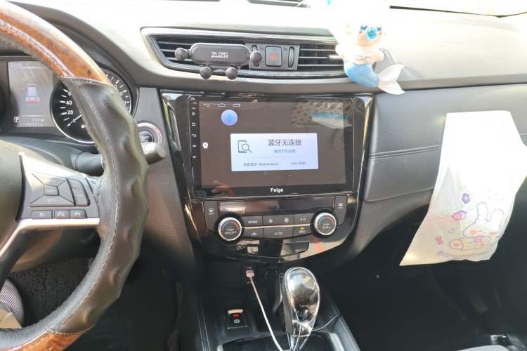 Used Nissan X-Trail 2017 2.5L CVT Luxury Edition 4WD Audio And AC Panel