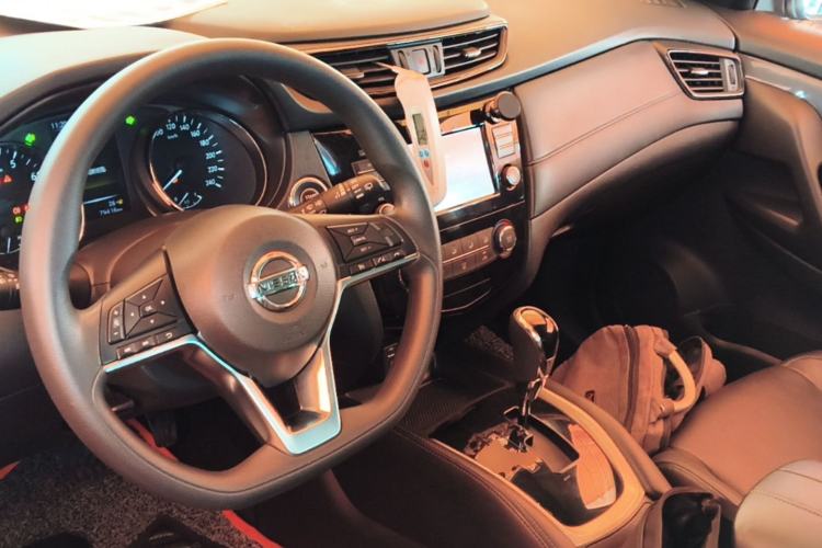 Used Nissan X-Trail 2017 2.0L CVT Comfort Edition 2WD Center Console