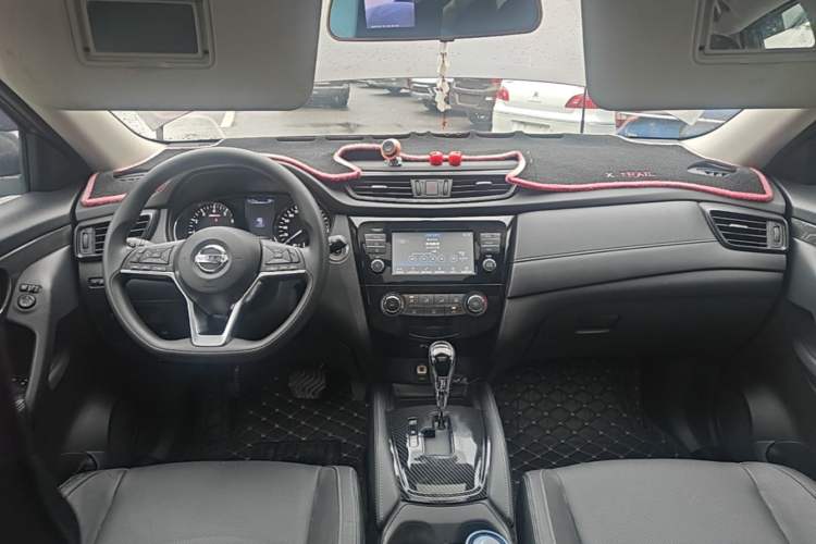 Used Nissan X-Trail 2017 2.0L CVT Comfort Edition 2WD Center Console