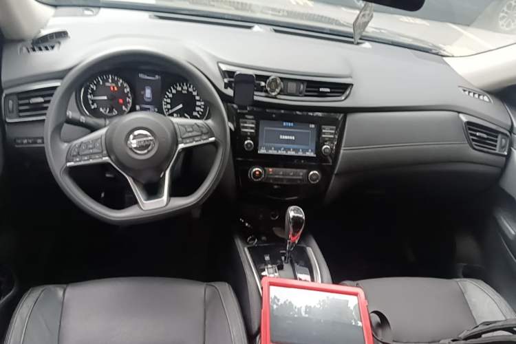 Used Nissan X-Trail 2017 2.0L CVT Comfort Edition 2WD Center Console