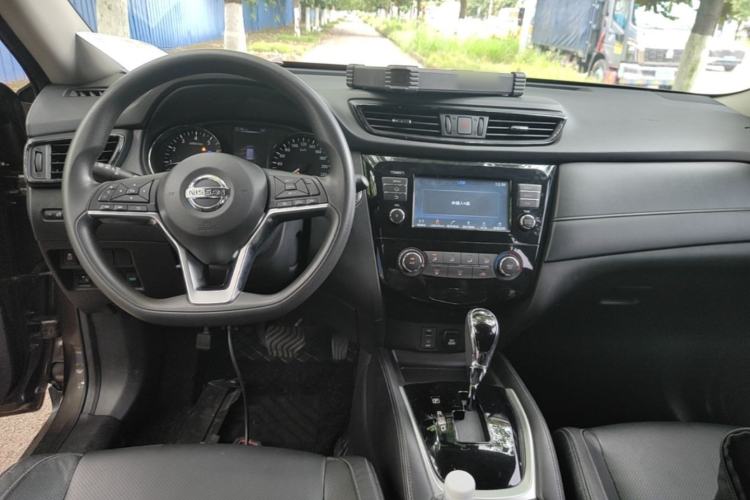 Used Nissan X-Trail 2017 2.0L CVT Comfort Edition 2WD Center Console