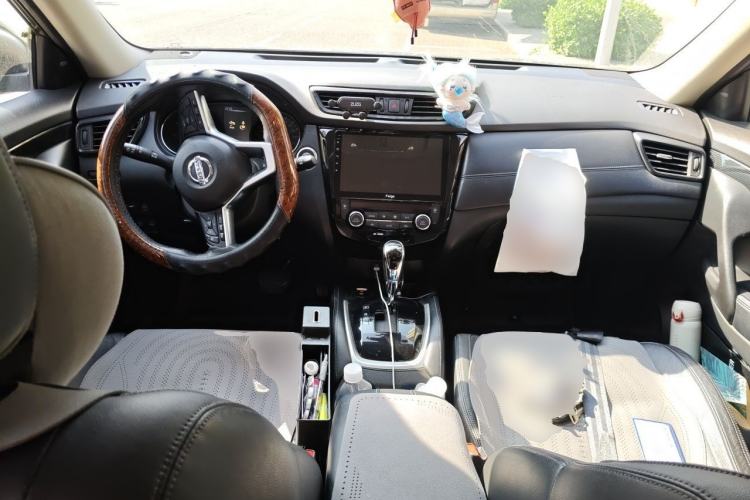 Used Nissan X-Trail 2017 2.5L CVT Luxury Edition 4WD Center Console