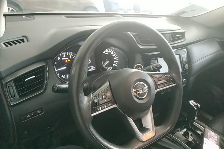 Used Nissan X-Trail 2017 2.0L CVT 7-Seater Comfort Edition 2WD Center Console