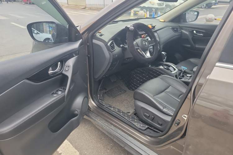 Used Nissan X-Trail 2017 2.5L CVT Luxury Edition 4WD Driver Seat
