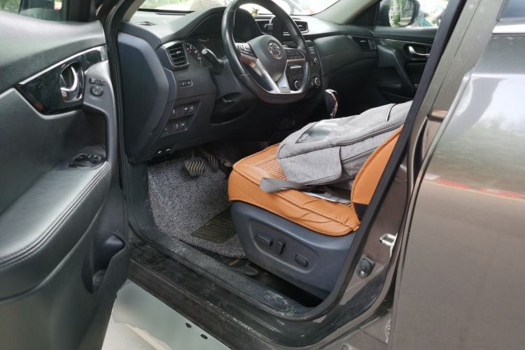 Used Nissan X-Trail 2017 2.5L CVT Luxury Edition 4WD Driver Seat