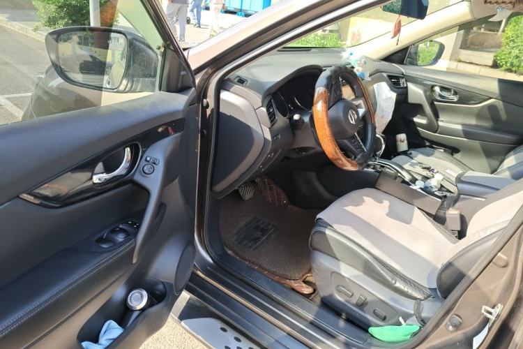 Used Nissan X-Trail 2017 2.5L CVT Luxury Edition 4WD Driver Seat