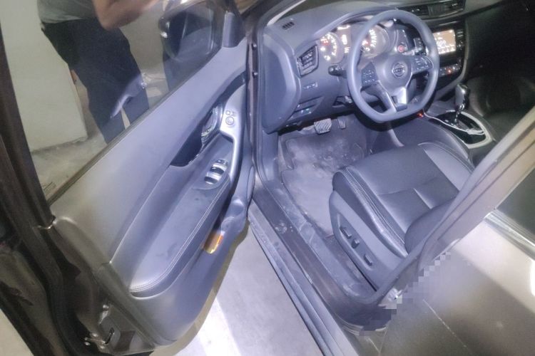 Used Nissan X-Trail 2017 2.5L CVT Leading Edition 4WD Driver Seat