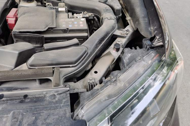Used Nissan X-Trail 2017 2.5L CVT Luxury Edition 4WD Engine Bay Left