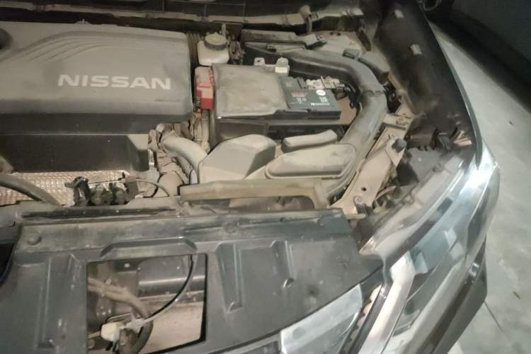Used Nissan X-Trail 2017 2.5L CVT Leading Edition 4WD Engine Bay Left