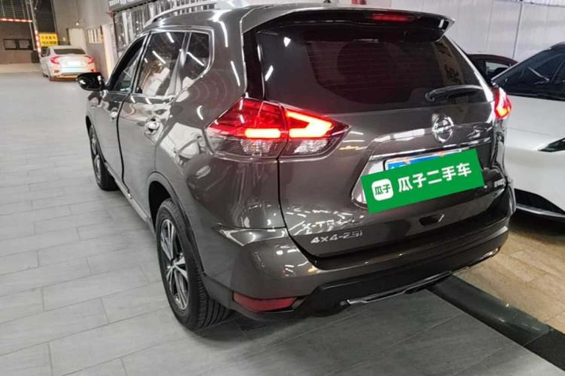 Used Nissan X-Trail 2017 2.5L CVT Leading Edition 4WD Exterior 2