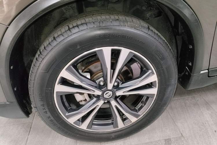 Used Nissan X-Trail 2017 2.5L CVT Leading Edition 4WD Exterior 4