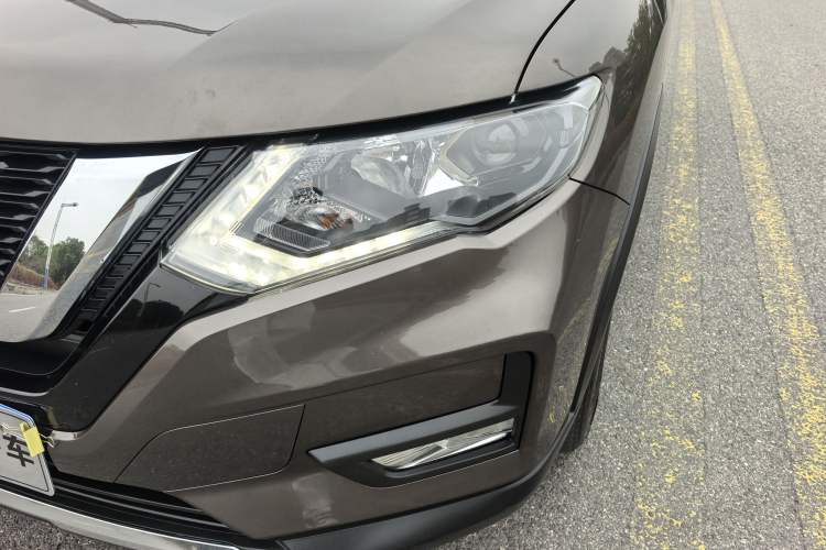 Used Nissan X-Trail 2017 2.5L CVT Leading Edition 4WD Exterior 5