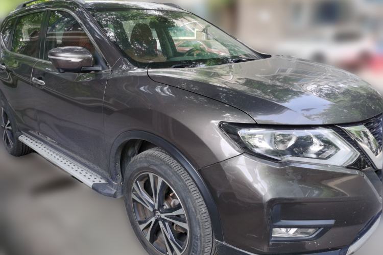 Used Nissan X-Trail 2017 2.5L CVT Luxury Edition 4WD Front Right 45 Deg