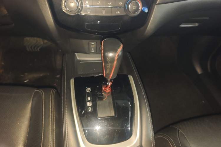 Used Nissan X-Trail 2017 2.0L CVT Comfort Edition 2WD Gear Lever