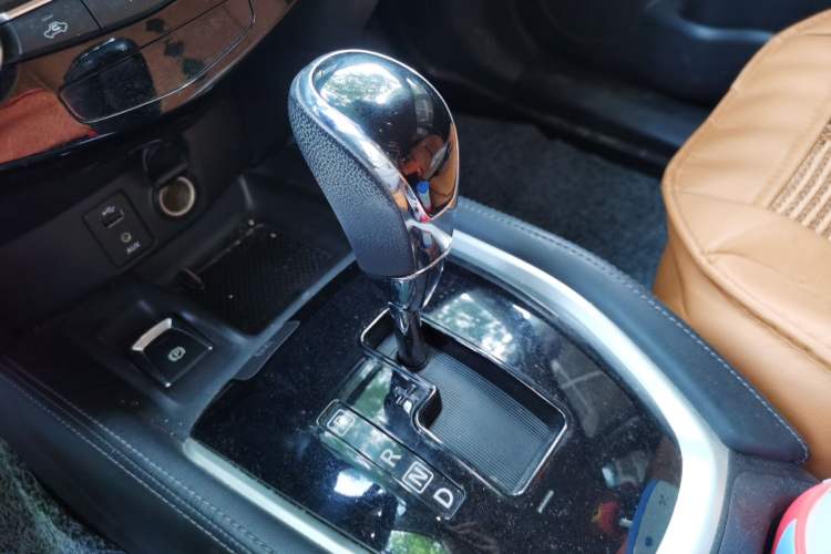 Used Nissan X-Trail 2017 2.5L CVT Luxury Edition 4WD Gear Lever