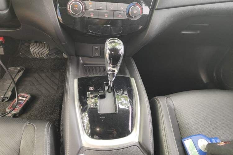 Used Nissan X-Trail 2017 2.0L CVT Comfort Edition 2WD Gear Lever