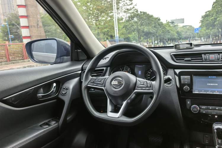 Used Nissan X-Trail 2017 2.5L CVT Leading Edition 4WD Interior 1