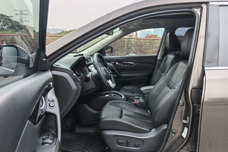 Used Nissan X-Trail 2017 2.5L CVT Leading Edition 4WD Interior 3